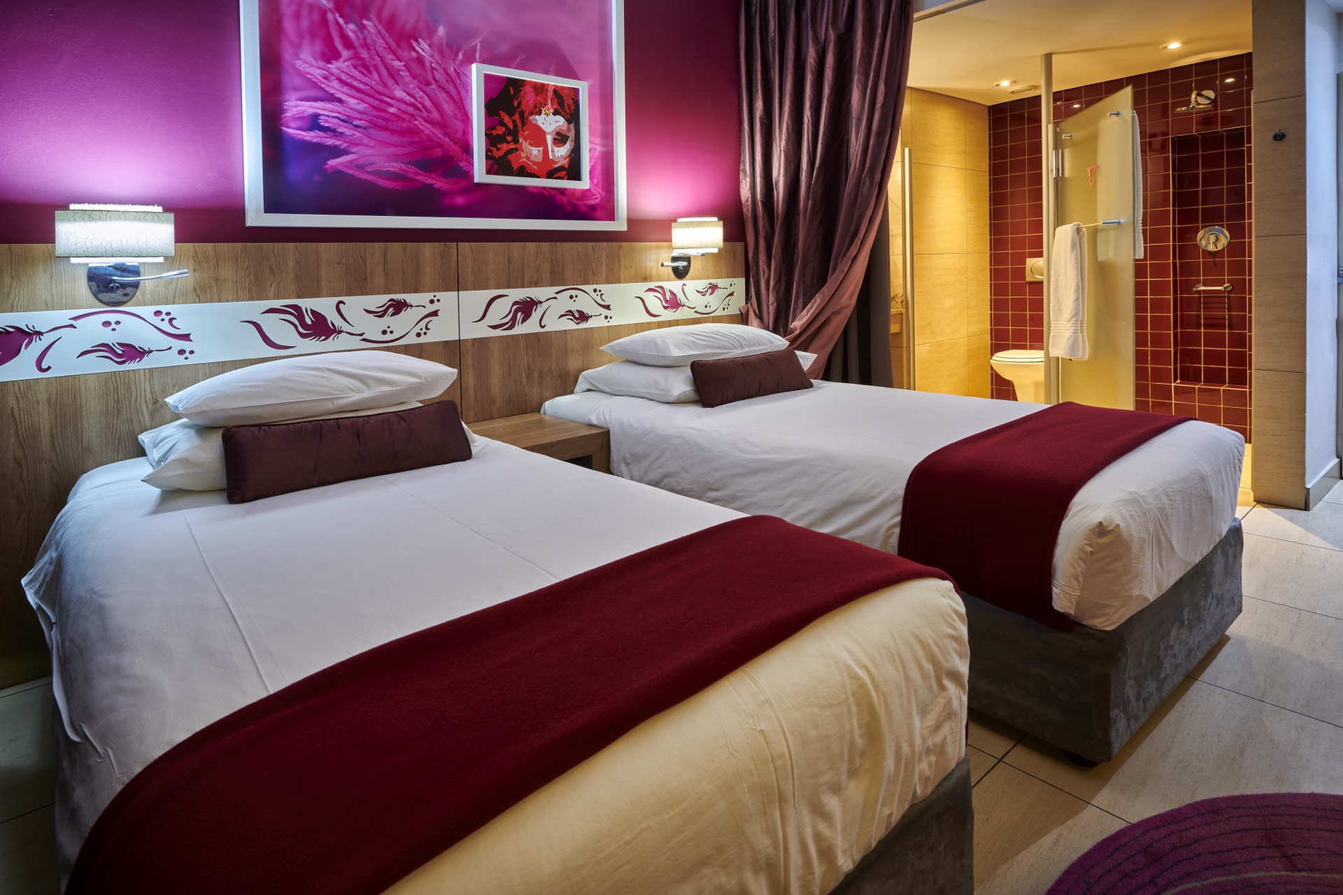 Classic Twin room with paired single beds and tiled ensuite at Rio, Klerksdorp